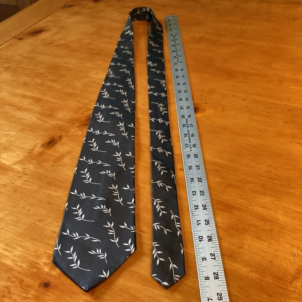 Geoffrey Beene Mens‎ Silk Tie Gray Silver Leaf Vine Pattern Formal Business Boho